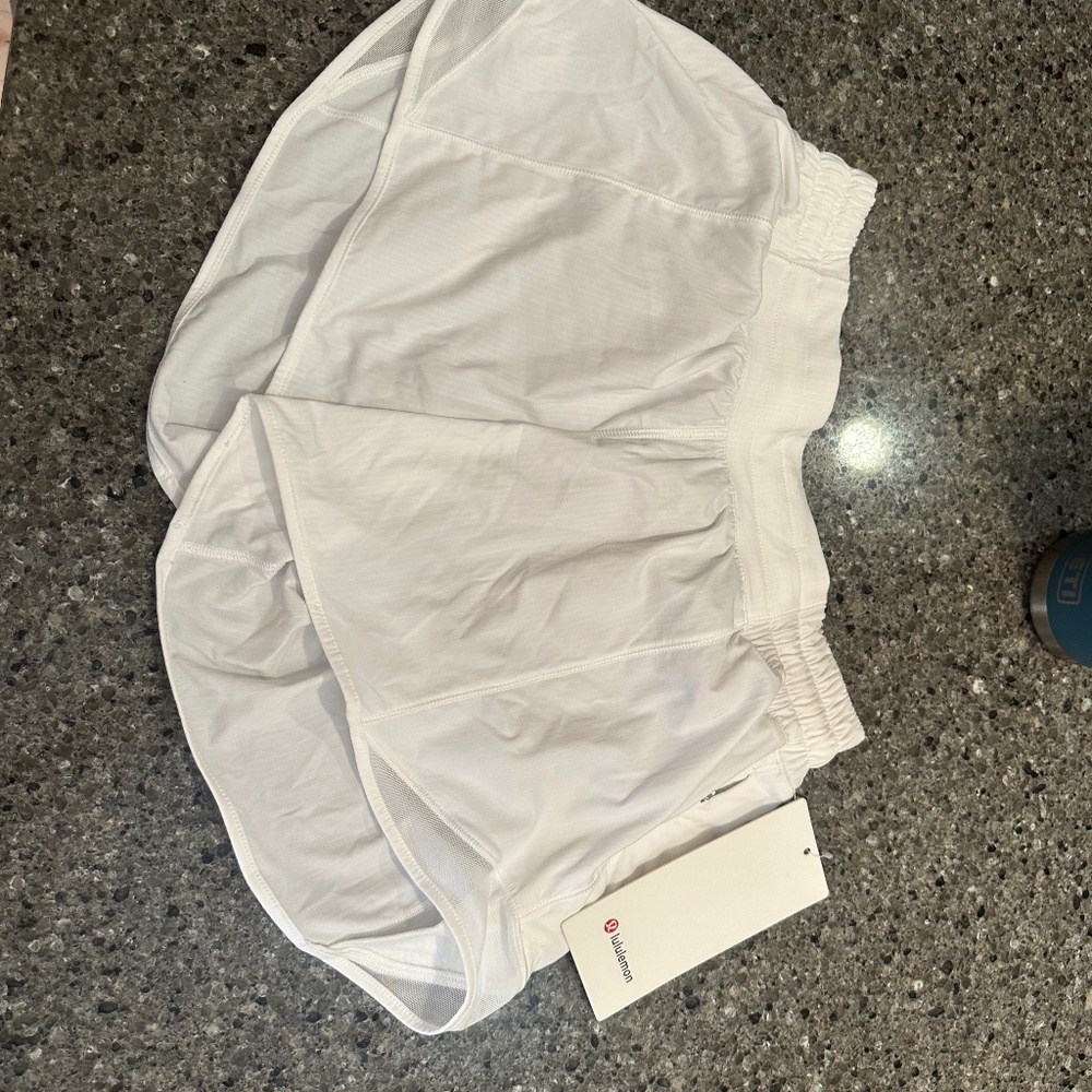 Lululemon NEW w/tags size 6 Hotty Hot LR 4” Short